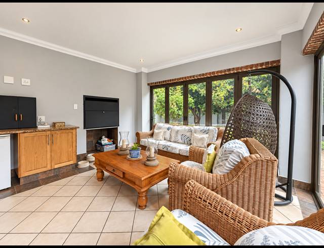5 BEDROOM FREEHOLD FOR SALE IN MIDSTREAM ESTATE